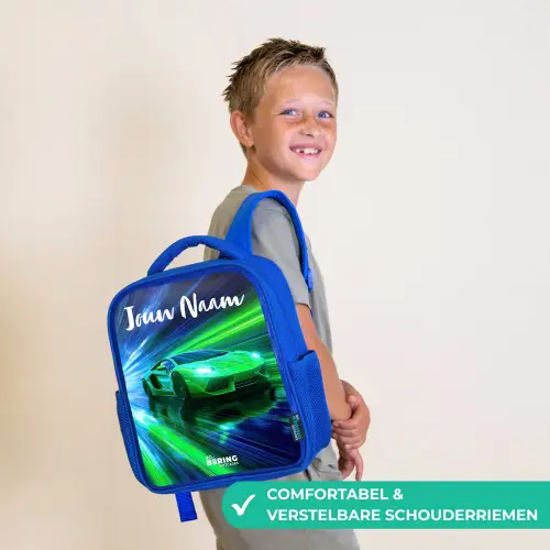 Sportauto - Groen - Snelheidslijnen - Neon Kinderrugzak - Blauw middel -sfeer3_NL