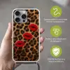 Lippen - Drie - Rood - Panterprint Hoesje iPhone 16 Pro Max met koord klein -sfeer2_NL