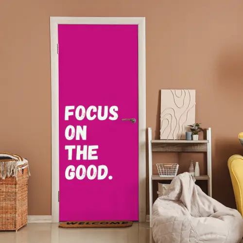 Focus on the good - Roze - Simple deurposter klein -sfeer1