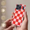Schaakbord patroon - Rood - Roze - Blokjes Telefoonhoesje iPhone 17 Pro klein -sfeer3_NL