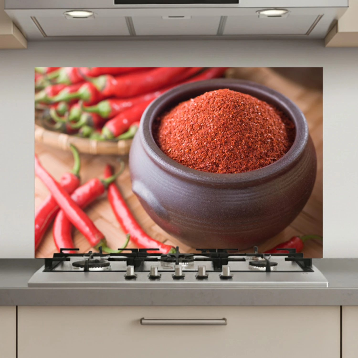 Gepoederde cayennepeper in een bakje keuken achterwand spatscherm klein -3d_website