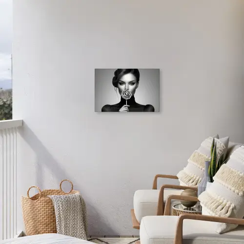 Vrouw - Lolly - Zwart Tuinposter op houten frame 2 cm dik klein -sfeer1