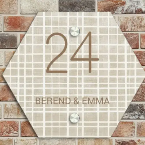 Beige raster - Klassiek Naambord Hexagon klein -sfeer2