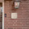 Beige reliëf lijnen - Sierlijk Naambord Vierkant klein -sfeer7-XS