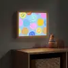 Smileys - Kleurrijk - Grappig Light Box met batterij (Wandlamp kind) middel -sfeer5_kind