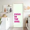 Focus on the good - Beige - Roze deurposter klein -sfeer5
