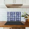 Borden - Floraal - Blauw keuken achterwand spatscherm klein 900 -sfeer2