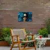 Vrouw - Bloemen - Blauw - Aesthetic - Luxe Tuinposter op houten frame 2 cm dik klein -sfeer3