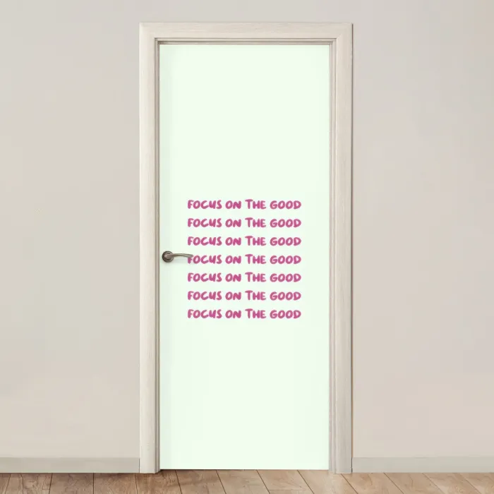 Focus on the good - Roze deurposter klein -3d_beige
