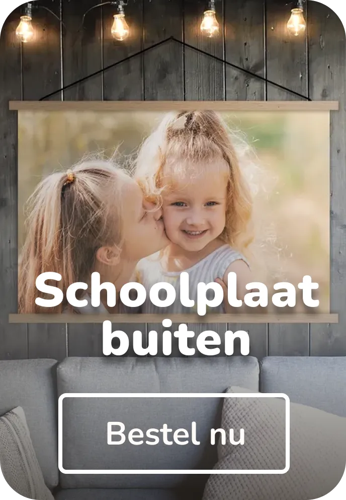 Foto op schoolplaat buiten