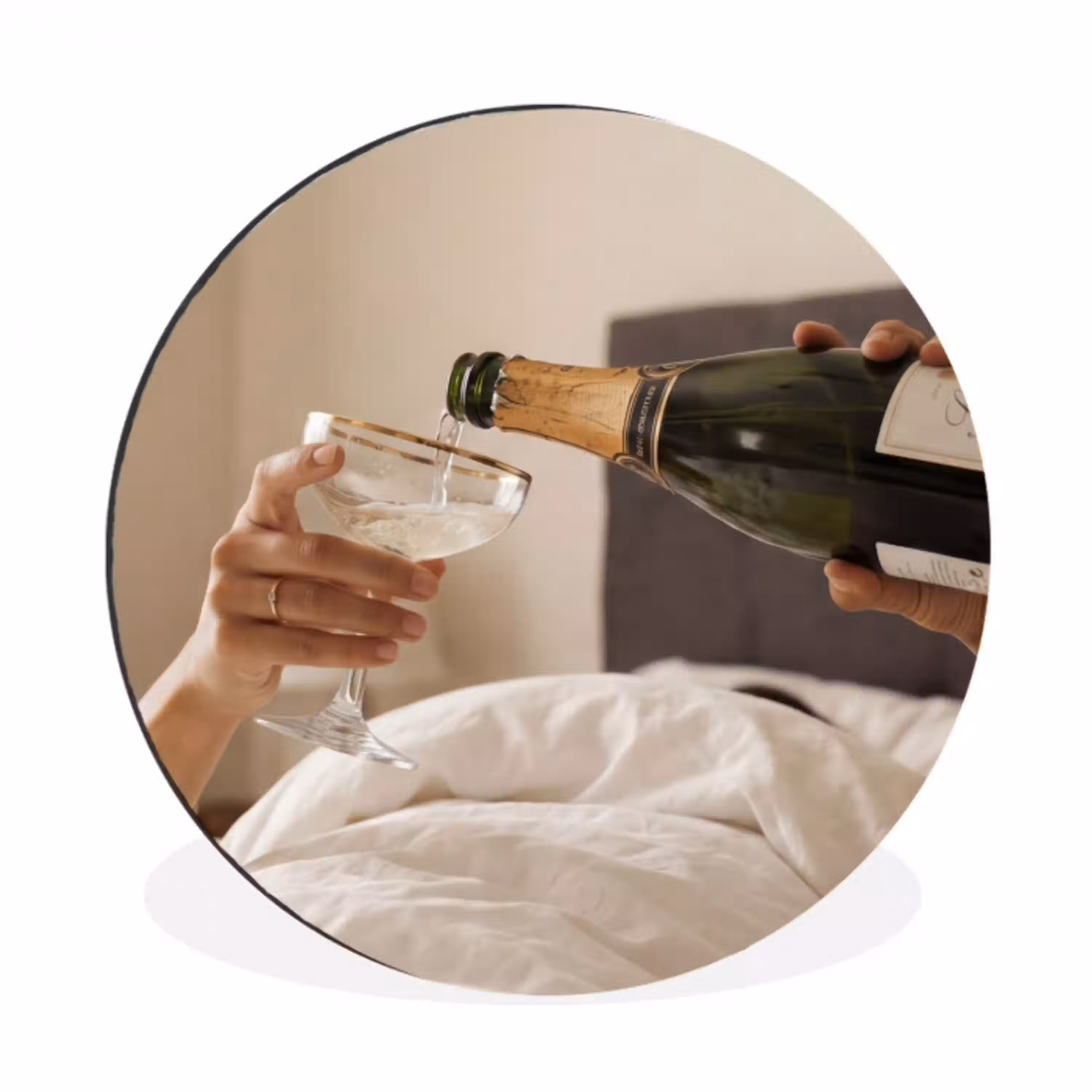 Champagne - Bed - Bubbels Wandcirkel aluminium klein -3d