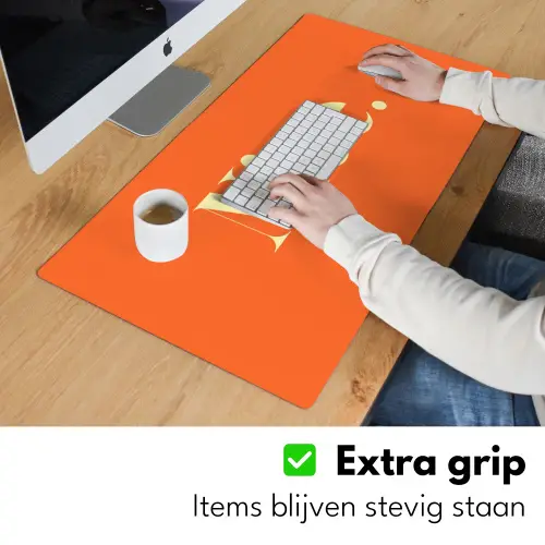 Oranje - Gebroken wit - Nice Muismat XXL klein -sfeer3