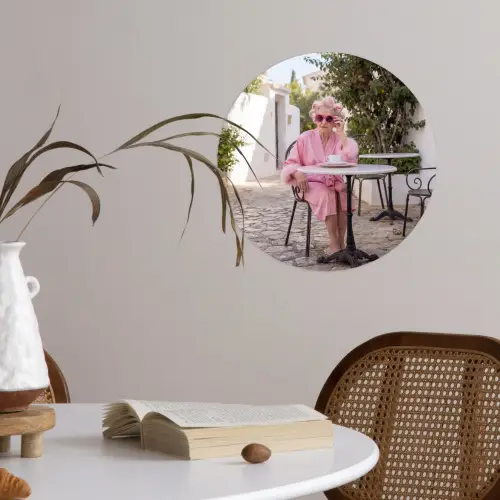 Ochtendjas - Krulspelden - Roze Wandcirkel behangsticker klein -sfeer3
