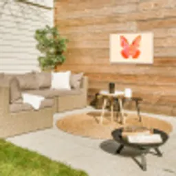 Vlinder - Minimalistisch - Roze Tuinposter op houten frame 2 cm dik klein -sfeer2