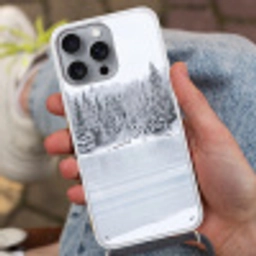 Meer - Dennen - IJs - Winter - Rustgevend Hoesje iPhone 16 Pro Max met koord klein -sfeer3