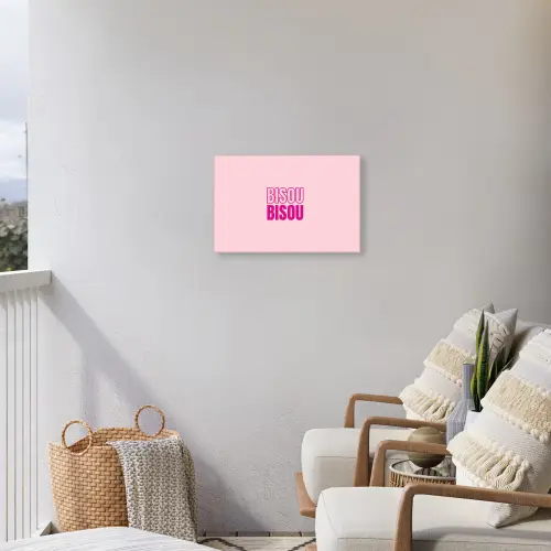 Bisou - Roze - Minimalistisch Tuinposter op houten frame 2 cm dik klein -sfeer1