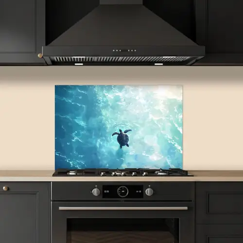 Schildpad - Zee - Blauw - Schittering keuken achterwand spatscherm klein -sfeer1