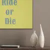 Ride or die - Geel - Blauw PET vilt klein -sfeer6_closeup