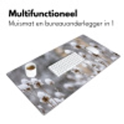 Roodborstje - Gedroogde bloem - Sneeuw - Winter - Vertederend Muismat XXL klein -sfeer4