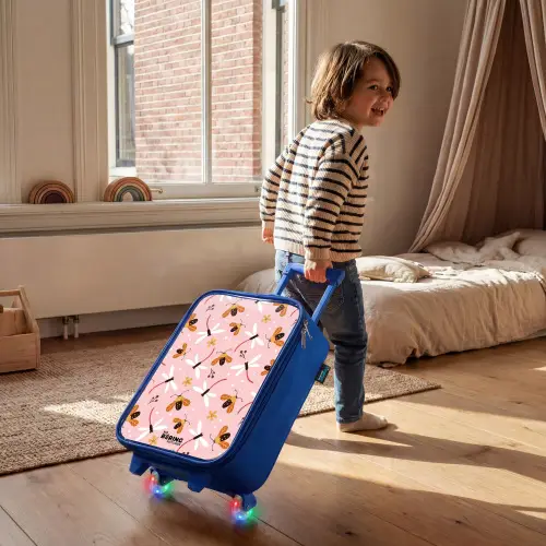 Lieveheersbeestjes en libellen op roze achtergrond Kinderkoffer - Blauw klein -sfeer1