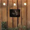 Ijsbeer - Hoed - Bril - Stoel tuinposter los doek klein -sfeer1