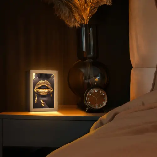 Gouden lippen - Gezicht - Vrouw - Modern Light Box met kabel (Tafellamp) klein -sfeer1
