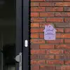 Paars met stippen - Sierlijk Naambord Huisje klein -sfeer2