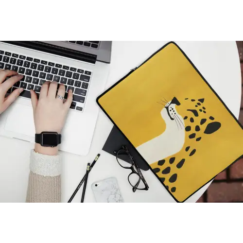 Cheetah - Illustratie - Geel laptophoes neopreen klein -bureau