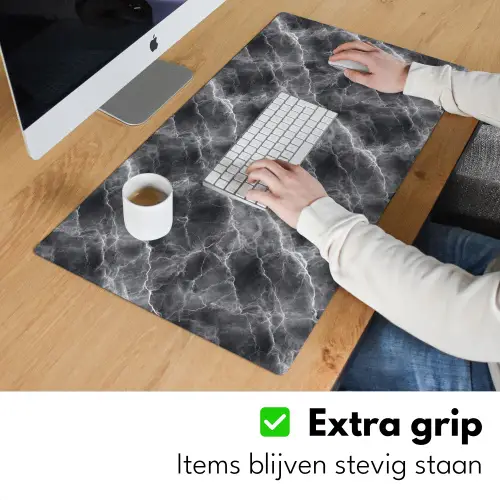 Donkergrijs - Bliksem - Marmer Muismat XXL klein 681 -sfeer3