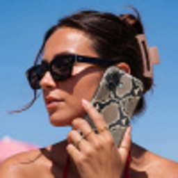 Slangenprint - Python - Bruin Toughcase MagSafe Apple iPhone 17 klein -Sfeer2V