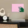 Groen - Teskt - This is art - Roze poster papier klein -sfeer1