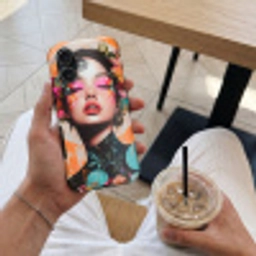 Portret - Vrouw - Abstract - Bloemen Toughcase MagSafe Apple iPhone 17 klein -Sfeer1M