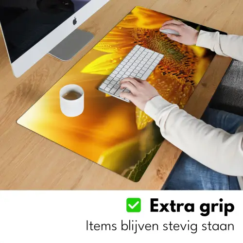 Zonnebloem - Dauwdruppels - Geel - Zonlicht Muismat XXL klein -sfeer3