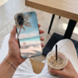 Palmboom - Schommel - Strand - Lucht Toughcase MagSafe Apple iPhone 17 klein -Sfeer1M