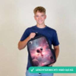 Roze Alien in Sterrennevel Rugzak - Zwart middel -sfeer7_DE