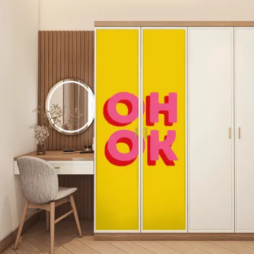 Oh ok - 3D - Geel - Roze deurposter klein -sfeer3
