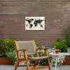 Wereldkaart - Zwart - Inkt Tuinposter op houten frame 2 cm dik klein -sfeer3