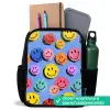 Een speels en kunstzinnig patroon van kleurrijke smileys Rugzak - Zwart middel -inhoud_NL