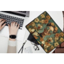 Bloemenkrans - Vrouwengezicht - Zonnebril - Oranje laptophoes neopreen klein -bureau