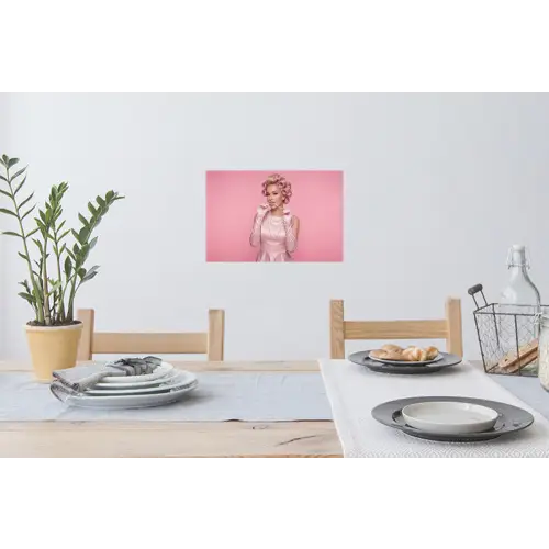 Vrouw - Roze - Parelketting - Krulspelden Muursticker klein -eettafel