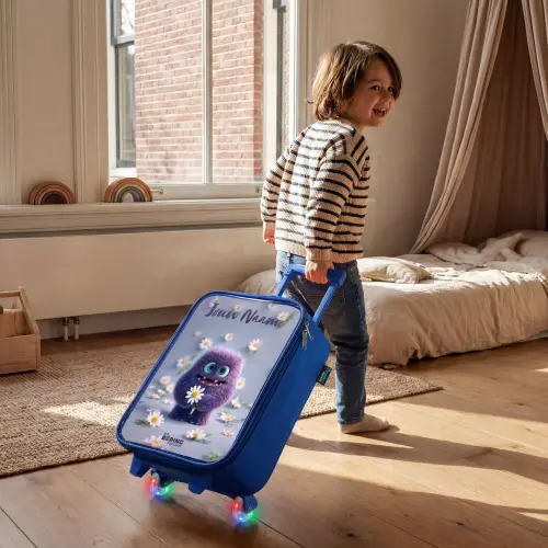 Paars Pluizig Vriendje met Madelief Kinderkoffer - Blauw klein -sfeer1