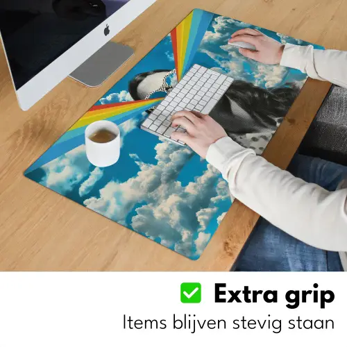Vrouw - Bril - Regenboog - Wolken Muismat XXL klein -sfeer3