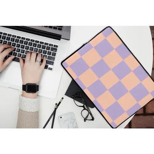 Schaakbord patroon - Paars - Roze - Blokjes laptophoes neopreen klein -bureau