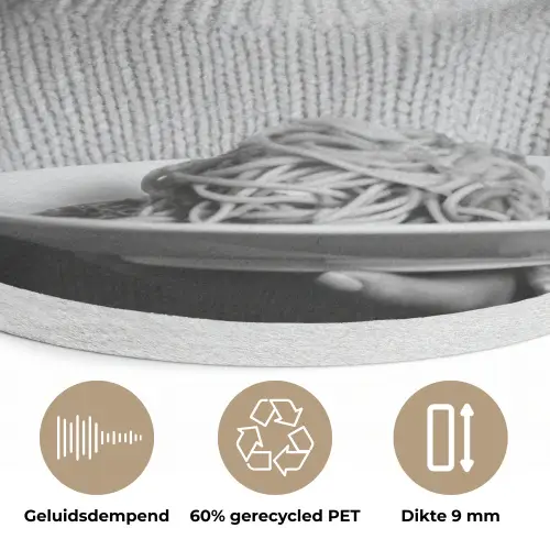 Vrouw - Pasta - Zonnebril Akoestische PET Vilt - Rond klein -closeup_NL