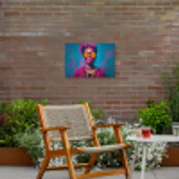 Vrouw - Kauwgom - Zonnebril - Oranje Tuinposter op houten frame 2 cm dik klein -sfeer3