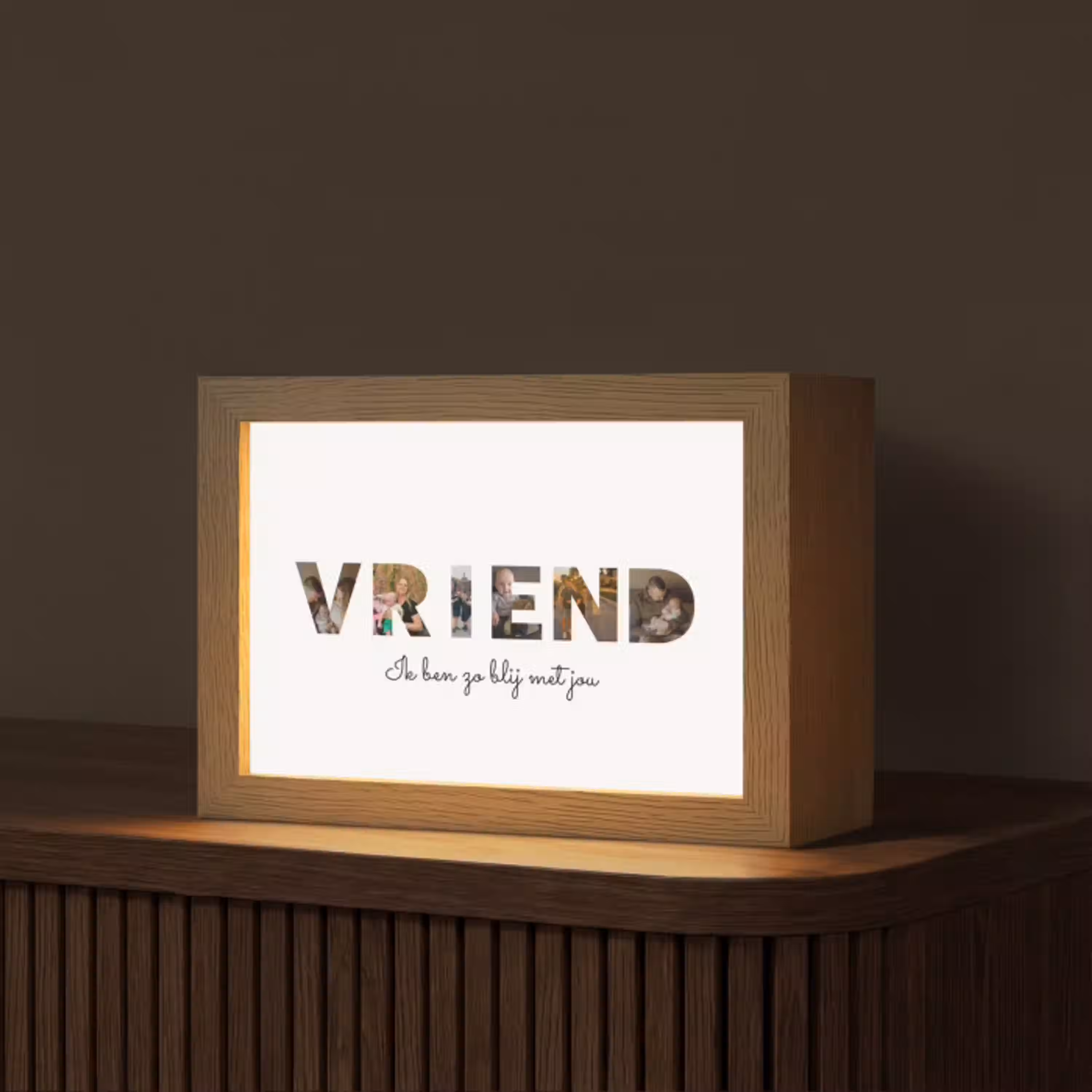 Vriend - Lettercollage Light Box met kabel (Tafellamp) klein -z3d_website