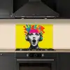 Vrouw - Koptelefoon - Geel keuken achterwand spatscherm klein -sfeer1