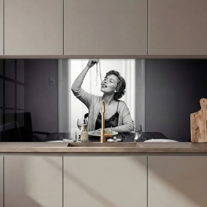 Vrouw - Spaghetti - Zwart - Wit keuken achterwand 2 middel zz_3dshopping