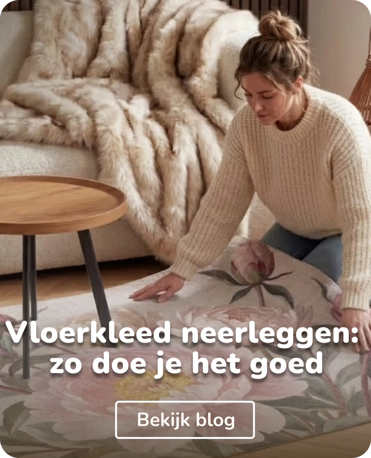 vrouw die vloerkleed neerlegt