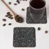 Terrazzo -  Patroon - Zwart - Wit onderzetter kurk middel 366 -sfeer2